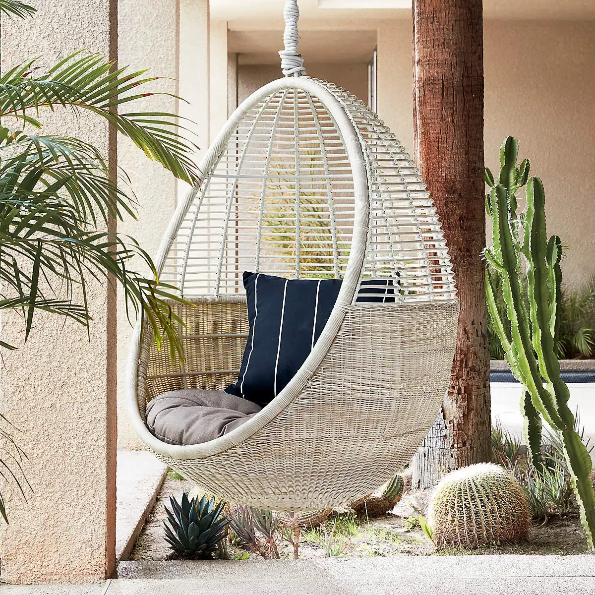 Egg Chairs for Luxury Lounging